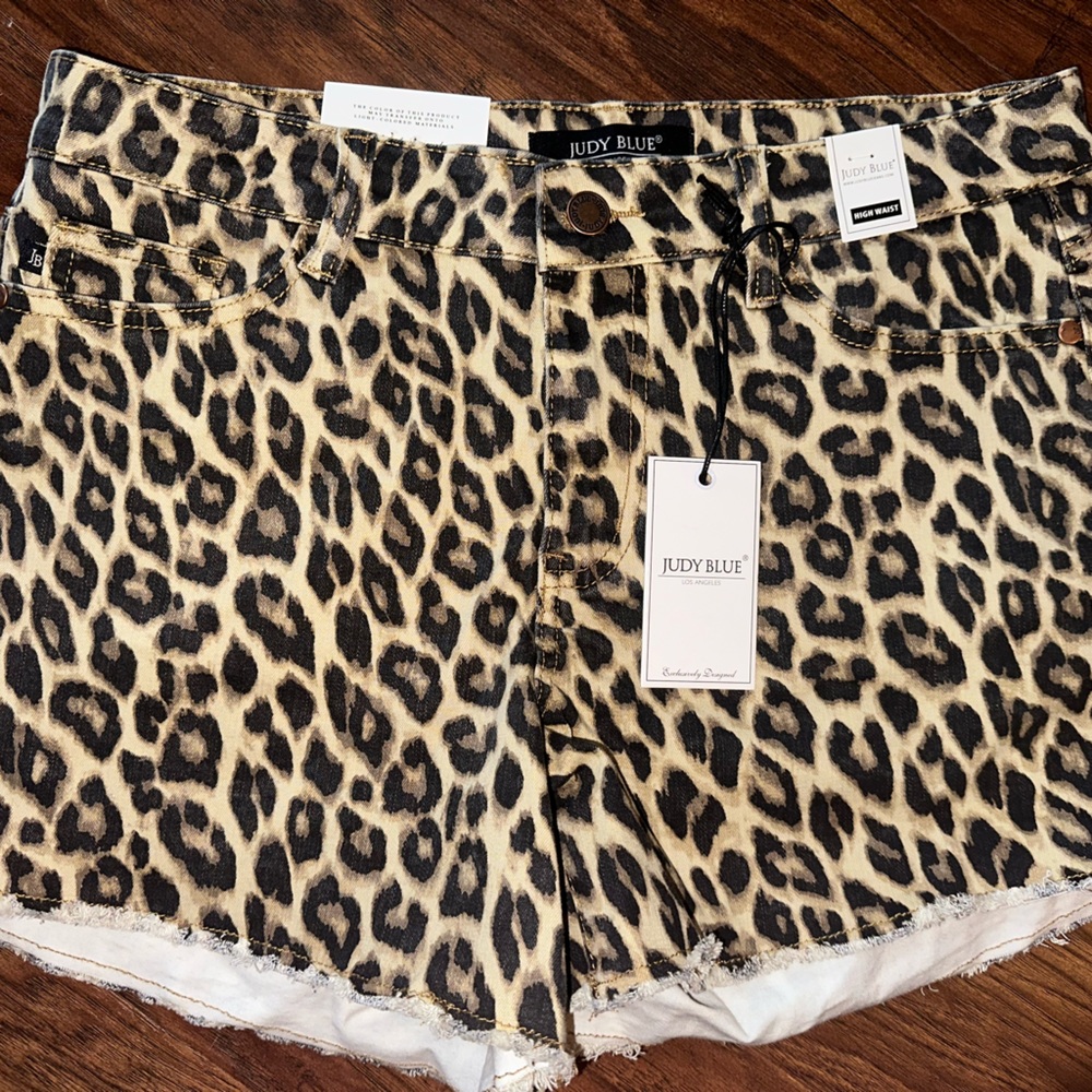 NWT Judy Blue ANIMAL PRINT shorts size Large